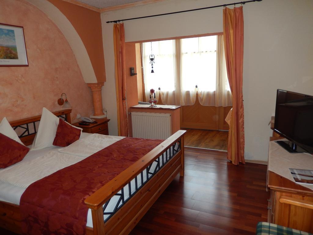 Landhotel Mariensaeule Wernstein am Inn Kültér fotó