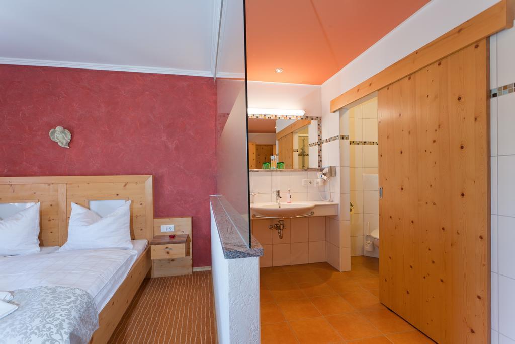 Landhotel Mariensaeule Wernstein am Inn Kültér fotó